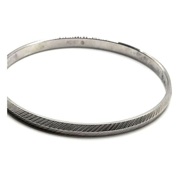 Monet Embossed Silver Metal Bangle Bracelet 7in - Picture 1 of 2